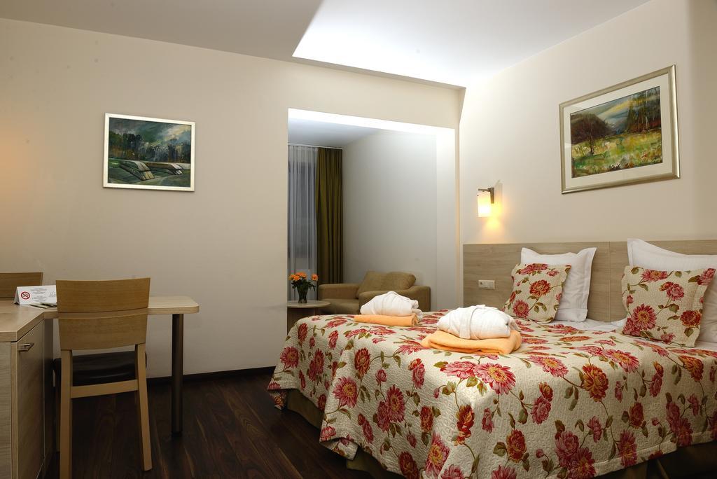 Hotel Nad Przełomem Sromowce Niżne Buitenkant foto