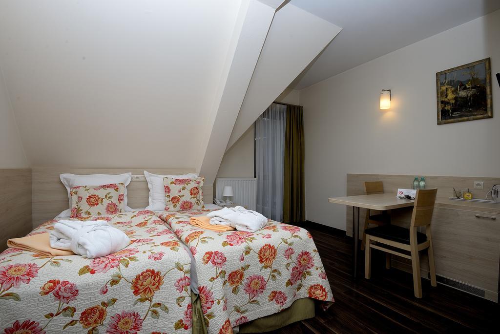 Hotel Nad Przełomem Sromowce Niżne Buitenkant foto